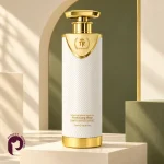 بطری ماسک مو تریتمنت روی سکوی کرم با پس‌زمینه هندسی زیتونی و طلایی
